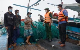 Bộ đội Biên phòng: Giúp dân khai thác hải sản có trách nhiệm