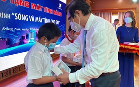 Tặng gần 5.400 máy tính bảng cho học sinh khó khăn ở Đồng Nai