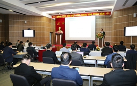 Bộ trưởng Nguyễn Mạnh Hùng phát biểu với khối quản lý báo chí, xuất bản và truyền thông của Bộ Thông tin và Truyền thông
