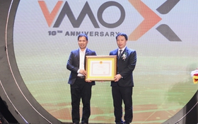 VMO Holdings được trao tặng Bằng khen của Bộ trưởng Bộ TT&TT nhân kỷ niệm 10 năm thành lập