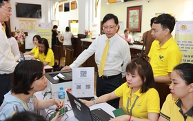 Bưu điện Việt Nam và Cục Đường bộ Việt Nam hỗ trợ người dân thực hiện dịch vụ công trên Cổng DVC Quốc gia