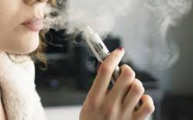 Ủy ban châu Âu đề xuất cấm sử dụng thuốc lá điện tử có hương vị