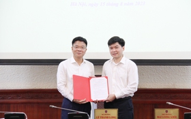 Công bố và trao quyết định cho đồng chí Phạm Quang Hiếu đảm nhận chức vụ quyền Cục trưởng Cục CNTT, Bộ Tư pháp