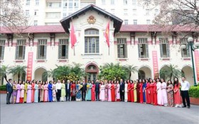 Công đoàn cơ quan Bộ TT&TT tổ chức tham quan, dã ngoại cho chị, em khối 18 Nguyễn Du