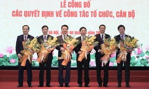 Bộ KH&CN trao các quyết định về công tác cán bộ