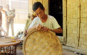 Đưa nghề đan Khơ Mú vào chuỗi giá trị mới