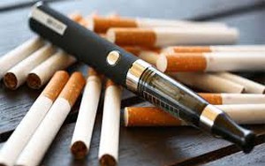 Ngang nhiên bày bán thuốc lá điện tử trái phép