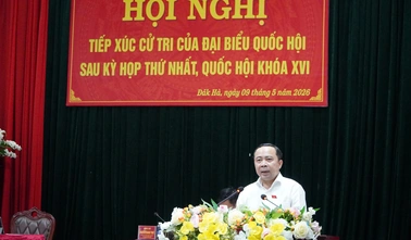 Đoàn ĐBQH tỉnh Quảng Ngãi tiếp xúc cử tri, tặng quà các gia đình chính sách