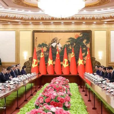General Secretary and President of Vietnam holds talks with Chinese counterpart