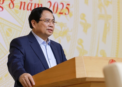 Việt Nam must strive to independently manufacture semiconductor chips by 2027: PM