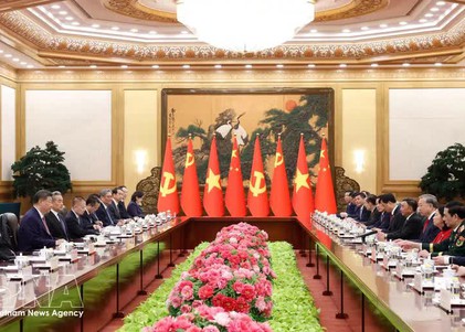 General Secretary and President of Vietnam holds talks with Chinese counterpart