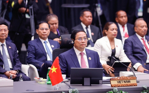 Prime Minister urges ASEAN to strengthen internal solidarity at 46th ASEAN Summit Retreat