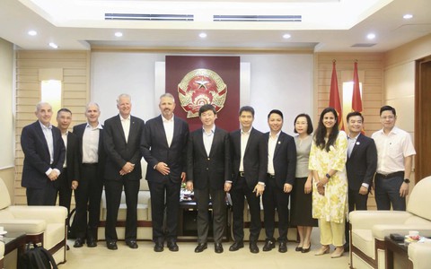 Deputy Minister Bui Hoang Phuong urges Molex to expand R&D and workforce training in Viet Nam