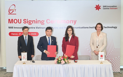 Thứ trưởng Bộ Khoa học và Công nghệ Hoàng Minh và bà Renee Deschamps, Đại diện lâm thời, Đại sứ quán Australia tại Việt Nam chứng kiến lễ ký kết