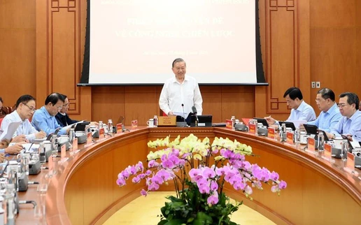 Party chief demands urgent acceleration on strategic tech push