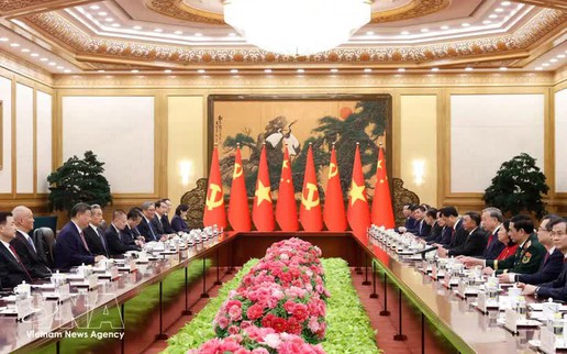 General Secretary and President of Vietnam holds talks with Chinese counterpart