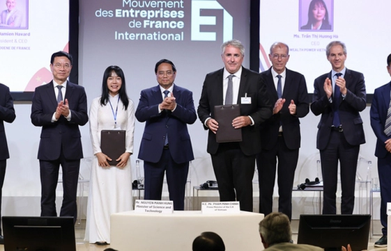 Prime Minister Pham Minh Chinh attends Viet Nam-France Business Forum in Paris