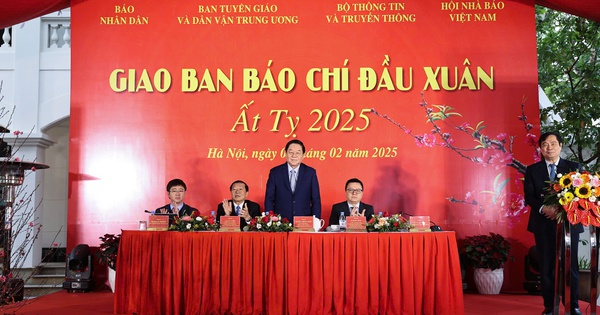 Giao ban báo chí đầu xuân Ất Tỵ 2025