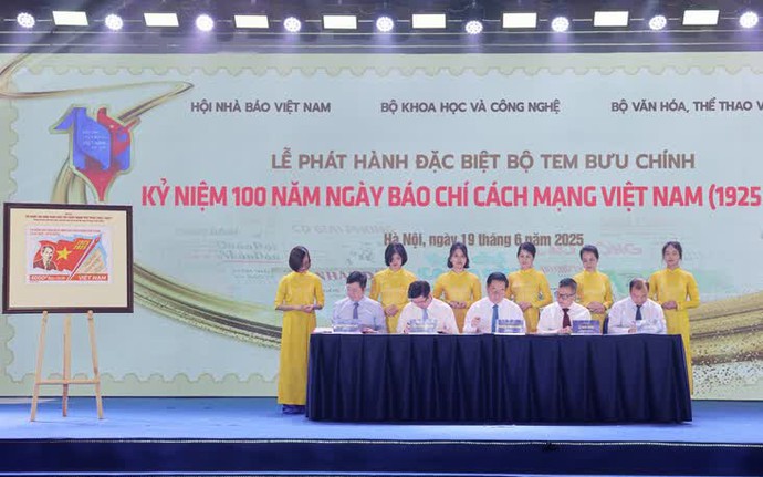Phát hành đặc biệt bộ tem bưu chính "Kỷ niệm 100 năm Ngày Báo chí cách mạng Việt Nam"