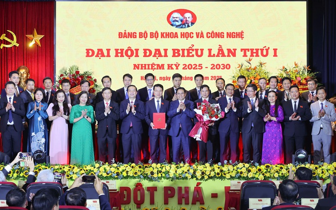Bộ trưởng Nguyễn Mạnh Hùng phát biểu nhận nhiệm vụ tại Đại hội Đảng bộ Bộ KH&CN lần thứ nhất, nhiệm kỳ 2025-2030