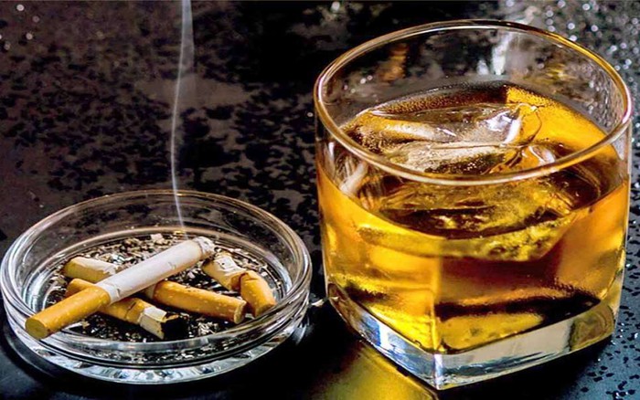 Sự tương tác giữa rượu và thuốc lá
