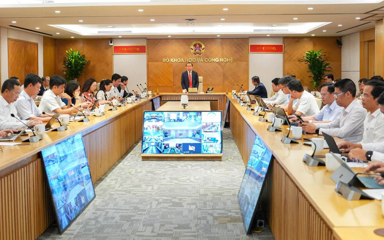 Tiếp tục xây dựng, hoàn thiện thể chế, nâng cao trách nhiệm thực thi công vụ