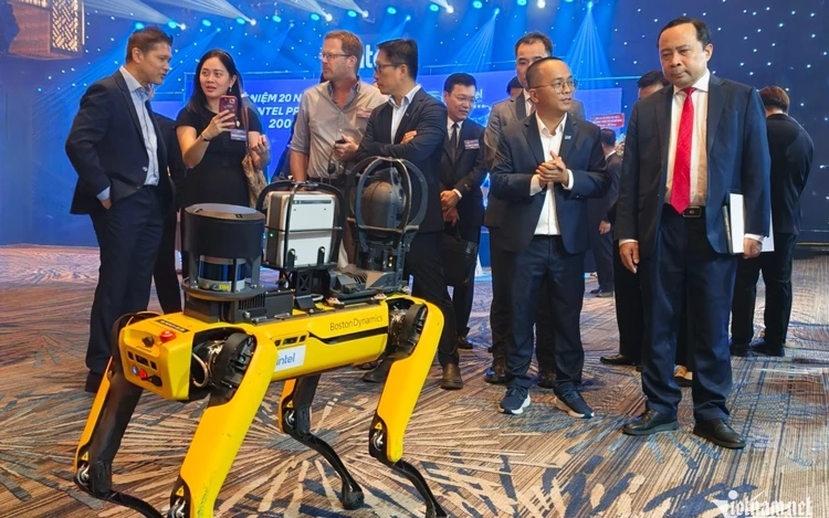 Intel contributes to foundations of Viet Nam's semiconductor industry