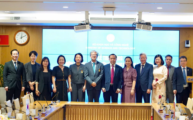 Tôn vinh những đóng góp cho hợp tác khoa học và công nghệ Việt Nam - Hàn Quốc