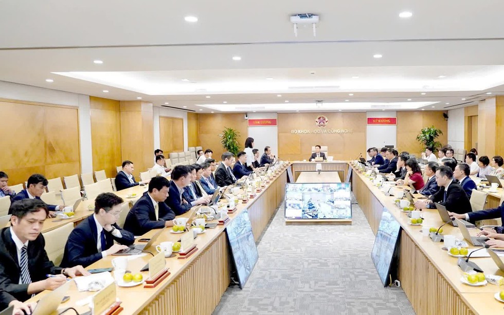 Đổi mới từ tư duy đến hành động trong quản lý viễn thông